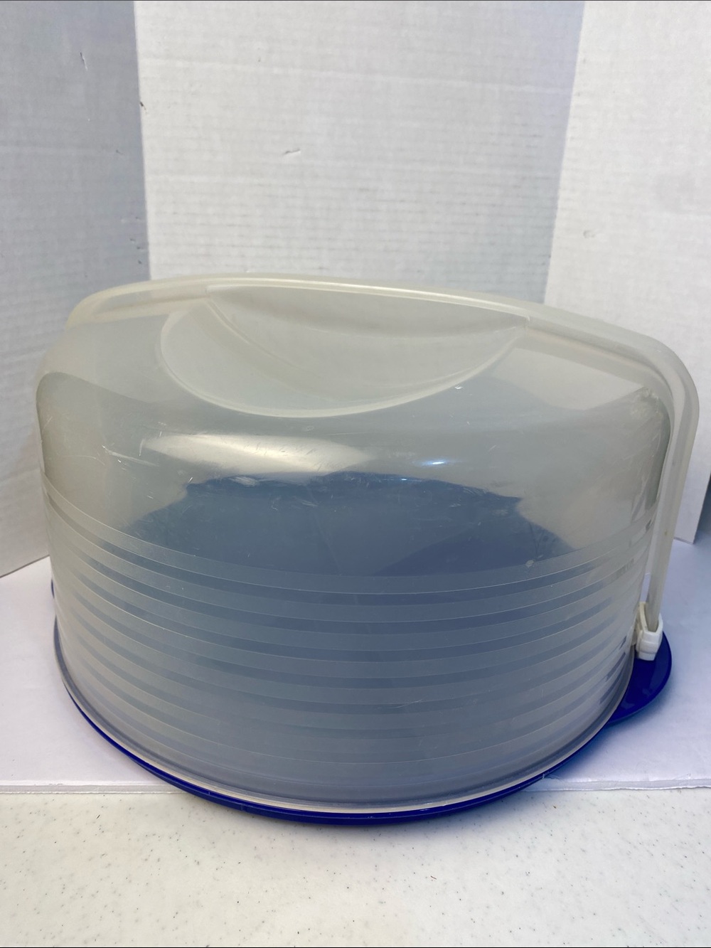 Vintage Tupperware Plastic Cake Pie Carrier Taker Container Blue Base Clear Lid